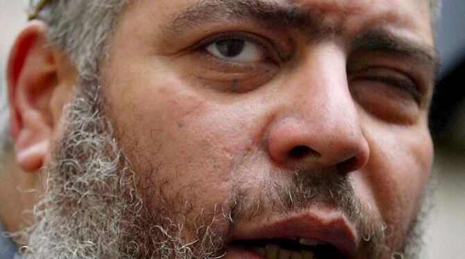 Der islamische Hassprediger Abu Hamza wird von Großbritannien an die USA ausgeliefert. Foto: Adrian Dennis