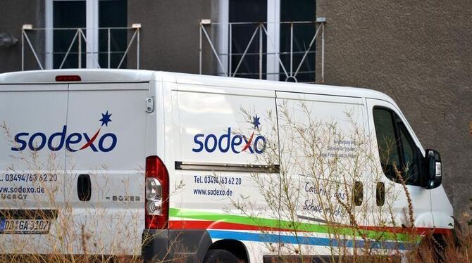 Der Caterer Sodexo lässt die Art der Entschädigung für Schulen und Tausende Schüler nach der Brechdurchfall-Epidemie vorläufi