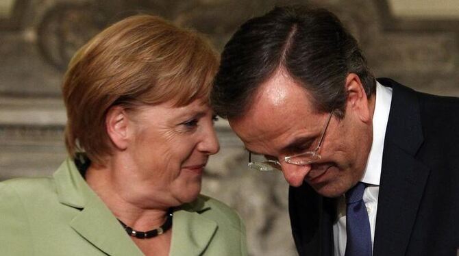 Betont freundlich: Angela Merkel mit dem griechischen Premier Antonis Samaras. Foto: Thanassis Stavrakis