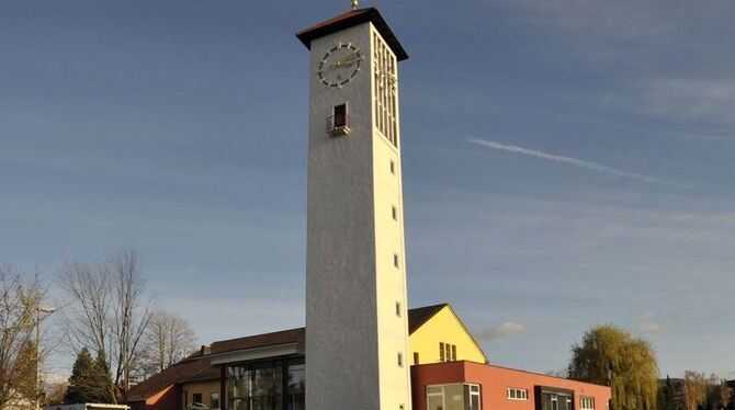 Reutlingens Kreuzkirchengemeinde wurde jetzt von Landesbischof Otfried July als besonders familienfreundlich ausgezeichnet.