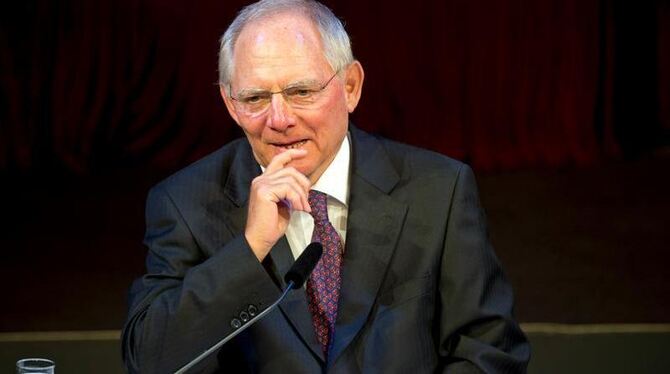 Lange hat sich Finanzminister Schäuble zurückgehalten - jetzt findet er klare Worte: "Ich denke, das wird nicht passieren, da