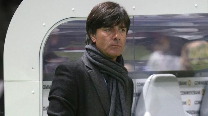 Joachim Löw gehen nach dem denkwürdigen Remis die Erklärungen aus. Foto: Michael Kappeler