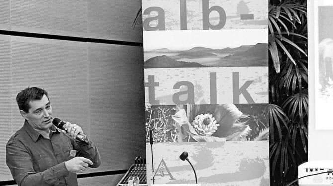 Mit »Bio & lecker!« lockt das Comité Régional du Tourisme de Franche-Comté in Besançon. Michael Horstmann vertrat den französischen Tourismusverband beim neunten Alb-Talk im Haus des Gastes in Bad Urach. GEA-FOTO: FINK