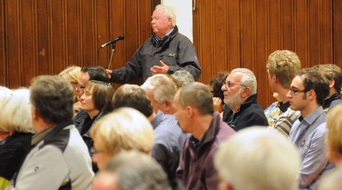 Verbundenheit mit dem Baggersee: Trotz Problemen wollte bei der Bürgerversammlung keiner am Status quo rütteln.  GEA-FOTO: MEYER