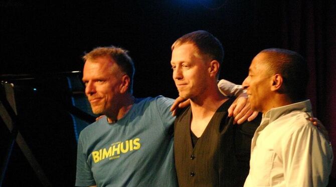 Internationales Jazz-Trio (von links): Jürgen Spiegel, Martin Tingvall und Omar Rodriguez Calvo. FOTO: JÜSP