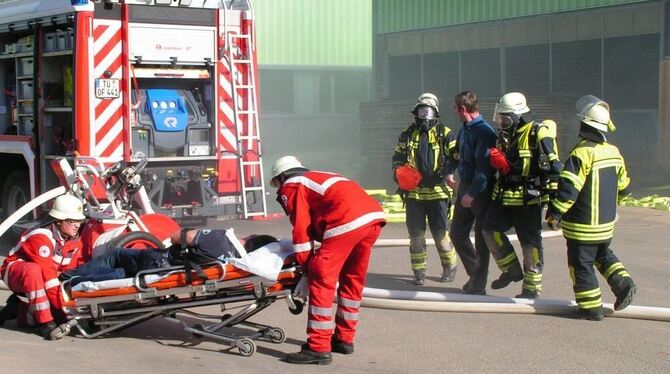 Bei einer Brandübung der Ofterdinger Feuerwehr klappte alles wie am Schnürchen. FOTO: RAW