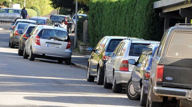 Parkende Autos in der Beethovenstraße.