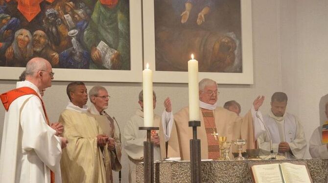 Vor 40 Jahren wurde in Bad Urach die katholische St. Josefskirche neu gebaut: Daran erinnerte jetzt ein Festgottesdienst mit Wei