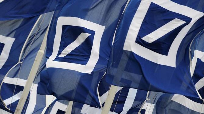 Einziges deutsches Institut auf der Liste der systemrelevanten Banken bleibt die Deutsche Bank. Foto: Arne Dedert Einziges deutsches Institut auf der Liste der systemrelevanten Banken bleibt die Deutsche Bank. Foto: Arne Dedert