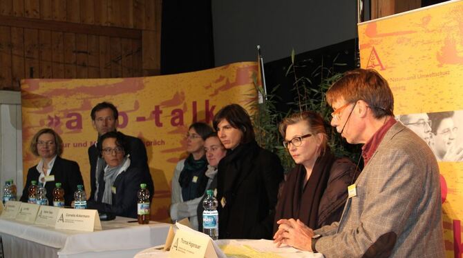 Alb-Talk-Runde (von links) Sabine Lund, Hendrik van Woudenberg, Adrienne Braun, Lore Wild, Valérie Testu, Cornelia Ackermann, Ul