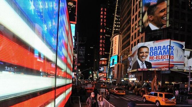 Das Wahlergebnis ist am Times Square deutlich dokumentiert. Foto: Andrew Gombert 