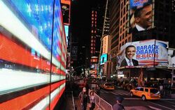 Das Wahlergebnis ist am Times Square deutlich dokumentiert. Foto: Andrew Gombert 