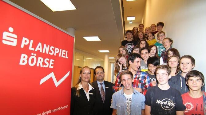 Am Start: Auch die Schülerinnen und Schüler des GEA-Projekts »Zeitung macht Schule« machen beim Planspiel Börse der Kreissparkas