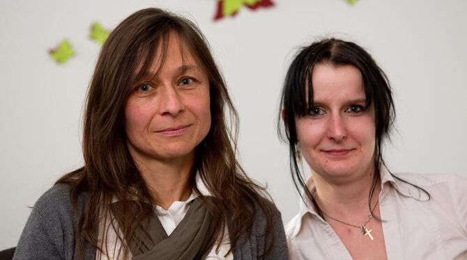 Alleinerziehend und mit Unterstützung des Zx2-Projekts beruflich abgesichert: Stefanie Kunkel und Michaela Hummel.  FOTO: SCHREI