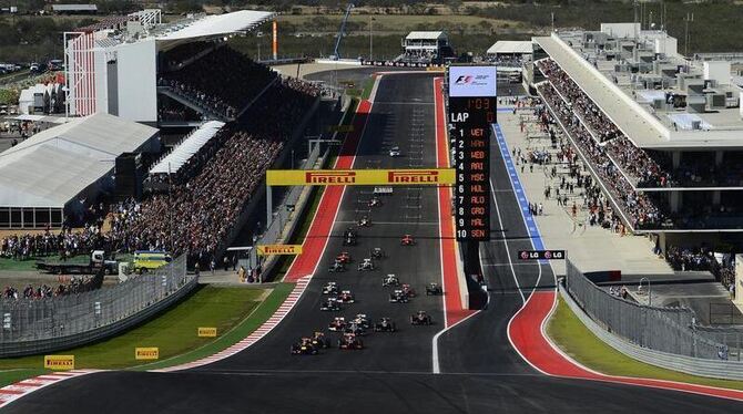 Direkt nach dem Start geht es in Austin eine Anhöhe hinauf. Foto: Larry W. Smith