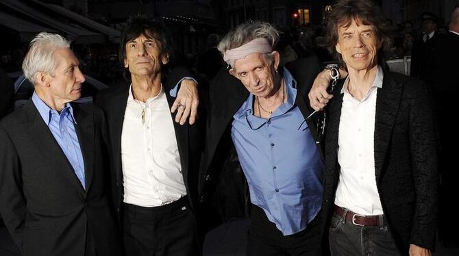 Charlie Watts (l-r), Ronnie Wood, Keith Richards und Mick Jagger gehen auf Kurztournee. Foto: Facundo Arrizaballaga