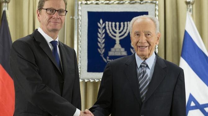 Außenminister Guido Westerwelle und der israelische Präsident Shimon Peres in Tel Aviv. Foto: Hannibal