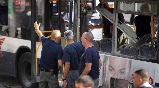 Der zerbombte Bus im Zentrum von Tel Aviv. Foto: Gideo Markowicz