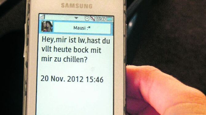 Für Eltern eine Geheimsprache, für Jugendliche einfach nur 'ne normale SMS.  FOTO: ZMS