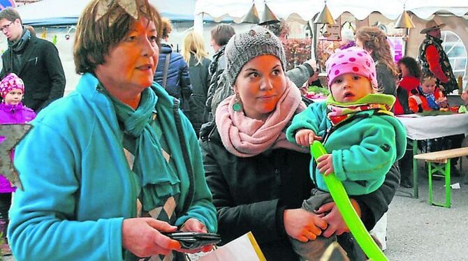 Für Groß und Klein war was dabei beim Nehrener Adventsmarkt. FOTO: RAB