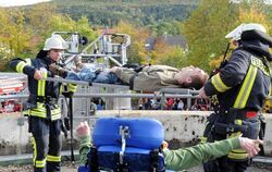 Die Feuerwehren machen sich bei Begehungen und bei Einsatzübungen mit den Örtlichkeiten von Behinderteneinrichtungen in ihrem Ei