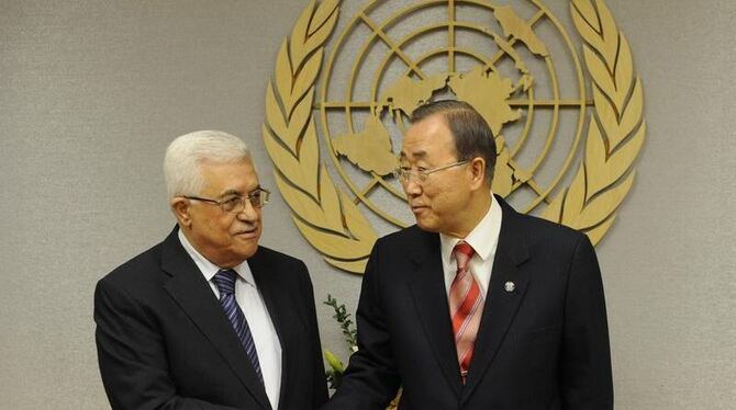 Palästinenserpräsident Mahmud Abbas spricht mit UN-Generalsekretär Ban Ki Moon. Foto: Andrew Gombert,