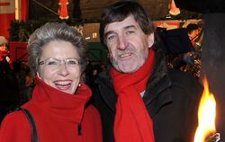 Offiziell eröffnet wurde der Weihnachtsmarkt gestern von OB Barbara Bosch und Julius Vohrer.   FOTOS: NIETHAMMER