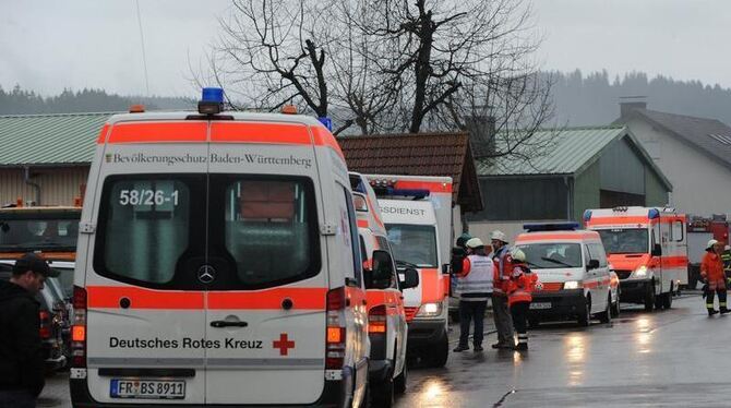 Feuerwehrfahrzeuge vor der Behindertenwerkstatt in Titisee-Neustadt. Foto: Patrick Seeger