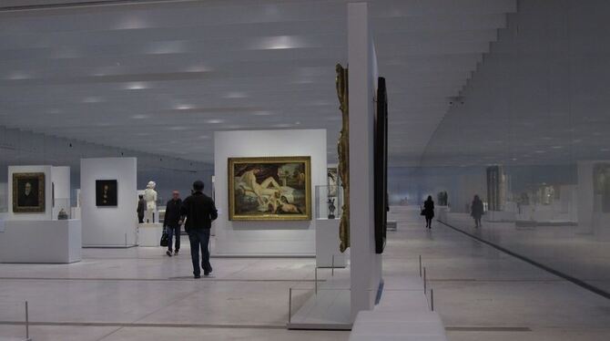 Die »Galerie der Zeit« im Louvre-Lens zeigt in einer offenen, 3 000 Quadratmeter großen Halle in chronologischer Anordnung Meisterwerke des Louvre. GEA-FOTO: CANTRÉ