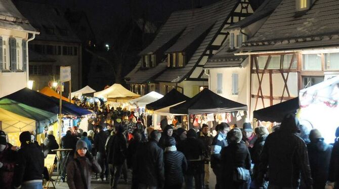 Frostige Temperaturen sorgten für weniger Besucher als in anderen Jahren beim Weihnachtsmarkt in Mössingen. GEA-FOTO: MEYER