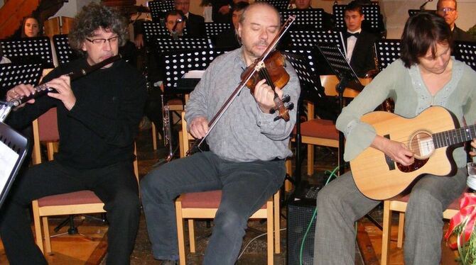 Mit Fidel, Flöte und Gitarre sorgte die Band Unknown Friends für einen musikalischen Weihnachtsgruß nach irischer Tradition beim