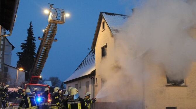 Die Feuerwehr im Einsatz in der Mähringer Kirchhofstraße.