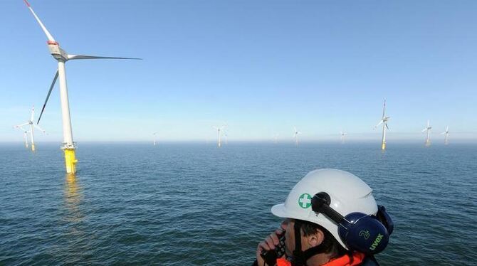 Ein Offshore-Windpark in der Nordsee. Die Verzögerungen beim Bau der Leitungen dahin könnten die Verbraucher teuer zu stehen