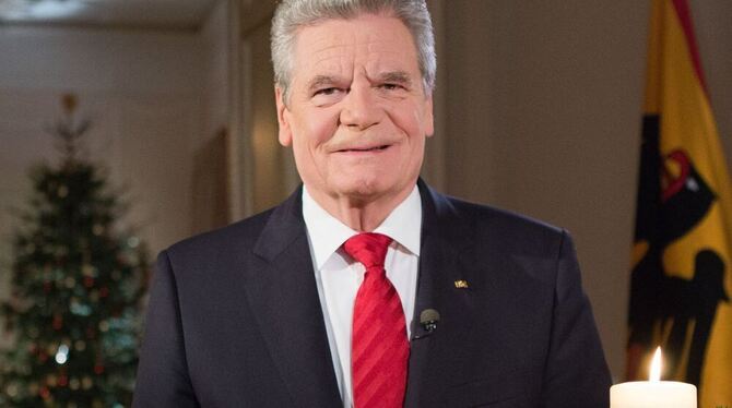 Bundespräsident Joachim Gauck spricht am 22.12.2012 im Schloss Bellevue in Berlin bei der Aufzeichnung der Weihnachtsansprache.