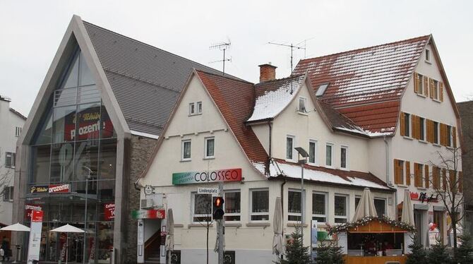 Das Eckhaus an der Reutlinger und der Ulmer Straße. Alt und Neu gehen hier eine Verbindung ein und stehen für Vergangenheit und