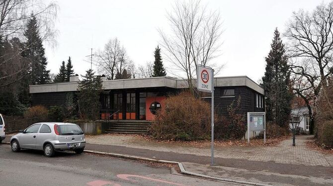 Das leer stehende Brenz-Gemeindehaus wird abgerissen, um Platz für Wohnhäuser zu schaffen. FOTO: NIETHAMMER