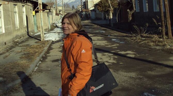 Gisela Skrobeck-Engel bei einem ihrer Einsätze in Armenien. FOTO: PR