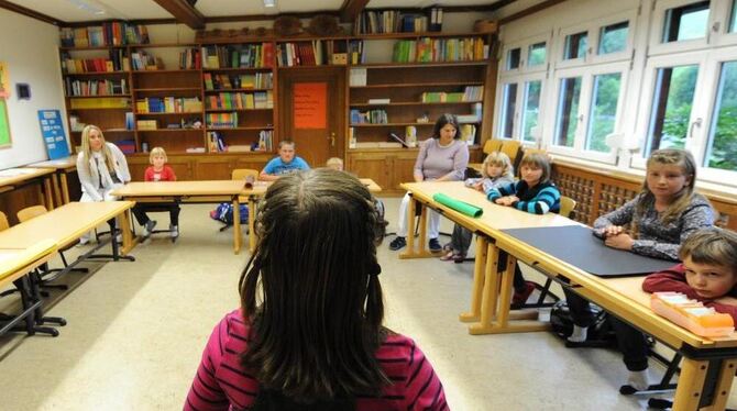 Von der kleinsten staatlichen Grundschule Baden-Württembergs in Münstertal unterscheidet sich die Hohensteinschule noch deutlich