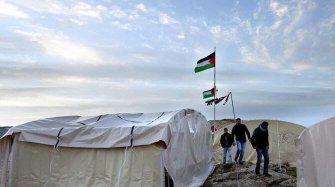 Palästinenser haben ein Camp errichtet, um gegen den Bau einer jüdischen Siedlung zu protestieren. Foto: Jim Hollander