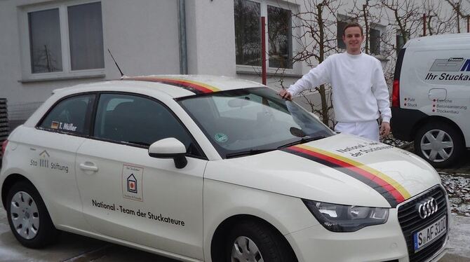 Timo Müller ist stolz auf sein »Dienstfahrzeug«, das er als Teammitglied der Stuckateur-Nationalmannschaft für zwei Jahre bekomm