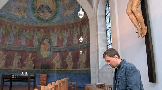 Kilian Krug, der hier in der Kapelle des Priesterseminars in Rottenburg betet, war 2011 einziger Priesteramtskandidat in Württem