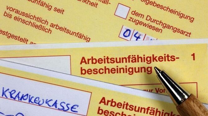 Eine Studie belegt: Erwerbstätige aus Reutlingen fallen vergleichsweise selten wegen Krankheit aus.