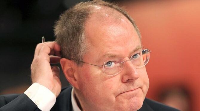 Dem SPD-Kanzlerkandidaten Peer Steinbrück. Foto: Sebastian Kahnert 