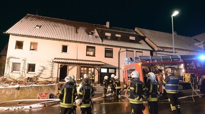 Im rechten Teil des Doppelhauses in Mittelstadt starb bei dem Brand die 85-jährige Frau. FOTO: TRINKHAUS