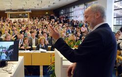 Vor vollem Haus in Tübingen stellte Thomas Reumann, Vorstandvorsitzender der Baden-Württembergischen Krankenhausgesellschaft, di