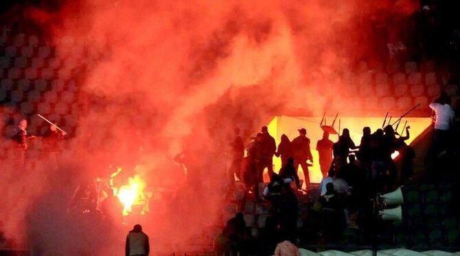 Momentaufnahme des Dramas im Fußballstadion von Port Said im Februar 2012. Foto: epa/str