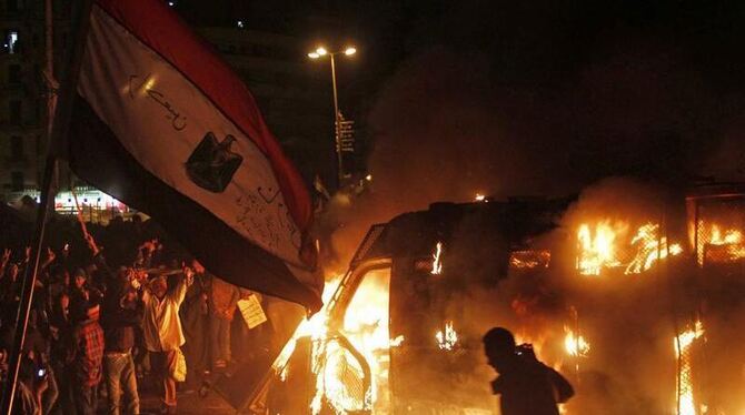 Erneut sind tausende Ägypter am späten Abend auf die Straßen gegangen, unbehindert von Polizei oder Militär. Foto: Ahmed Sada