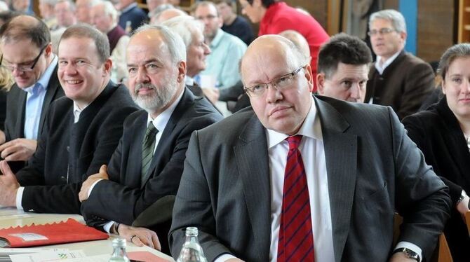 Bundesumweltminister Peter Altmaier (rechts), neben ihm Landrat Thomas Reumann und die Abgeordneten Andreas Glück, Thomas Poresk