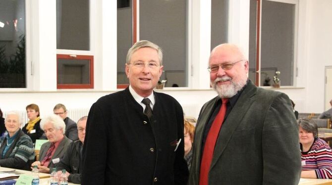 Seite an Seite in eine gemeinsame Zukunft: Die Dekane Harald Klingler (Bad Urach, links) und Michael Scheiberg (Münsingen) in de