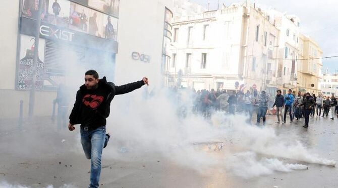 Die kaltblütige Ermordung des Oppositionsführers in Tunesien hat zu Massenprotesten geführt. Foto: EPA/STR